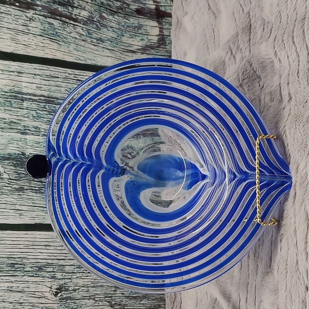 Blue and white art glass bowl